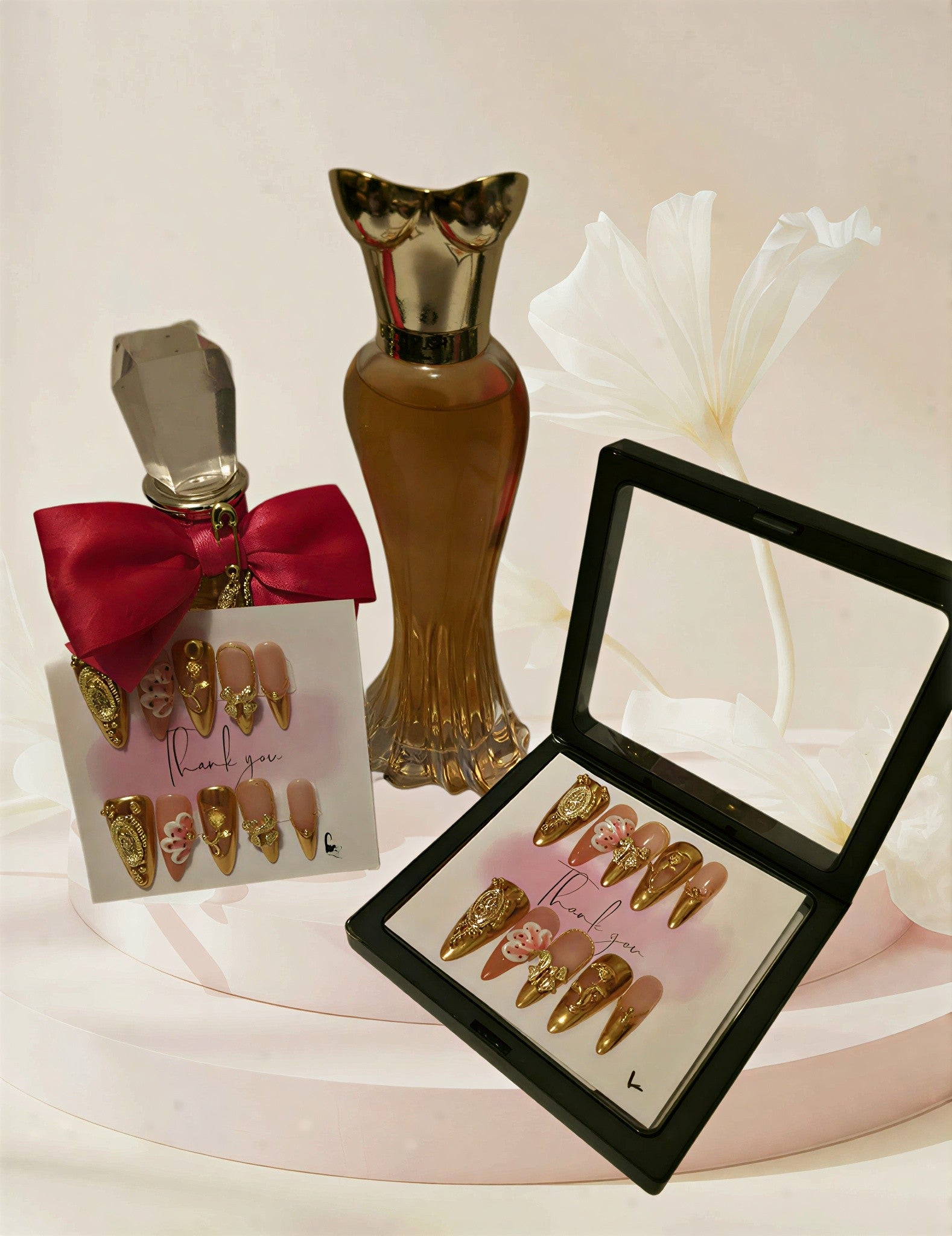 Alurën “Golden Petal" Nail Set